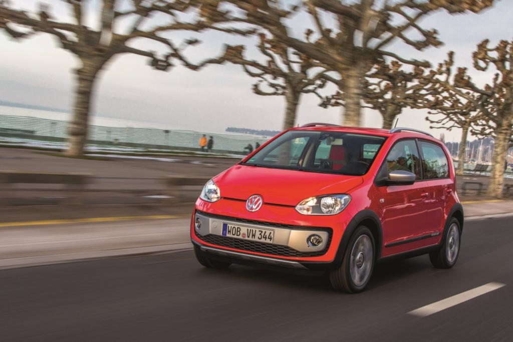 Test VW Cross Up - Mit Vollgas durch die Pfütze