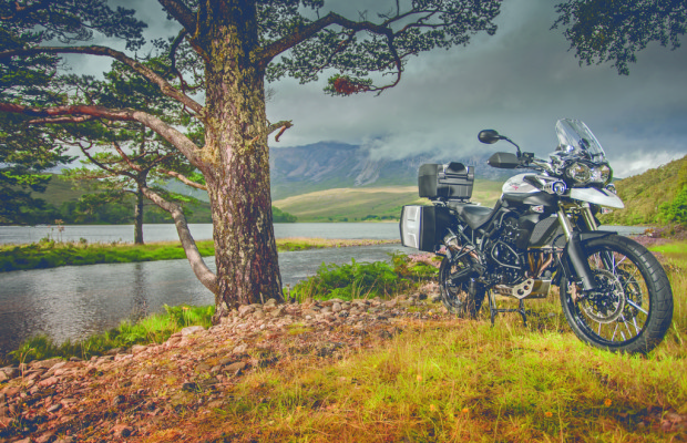 Triumph kooperiert mit Edelweiss Bike Travel