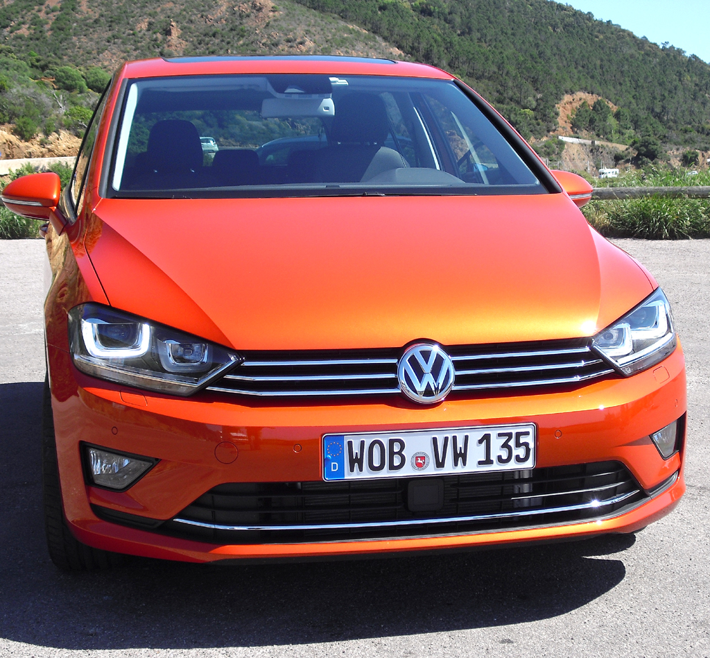 VW Golf Sportsvan: Blick auf die Frontpartie. 
