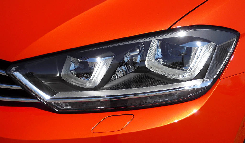 VW Golf Sportsvan: Moderne Leuchteinheit vorn. 