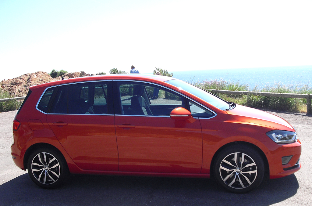 VW Golf Sportsvan: So sieht der Kompaktvan von der Seite aus. 