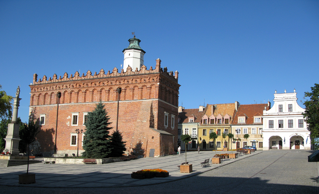 Wie Rom auf sieben Hügel erbaut: Sandomierz, Marktplatz und Rathaus. 