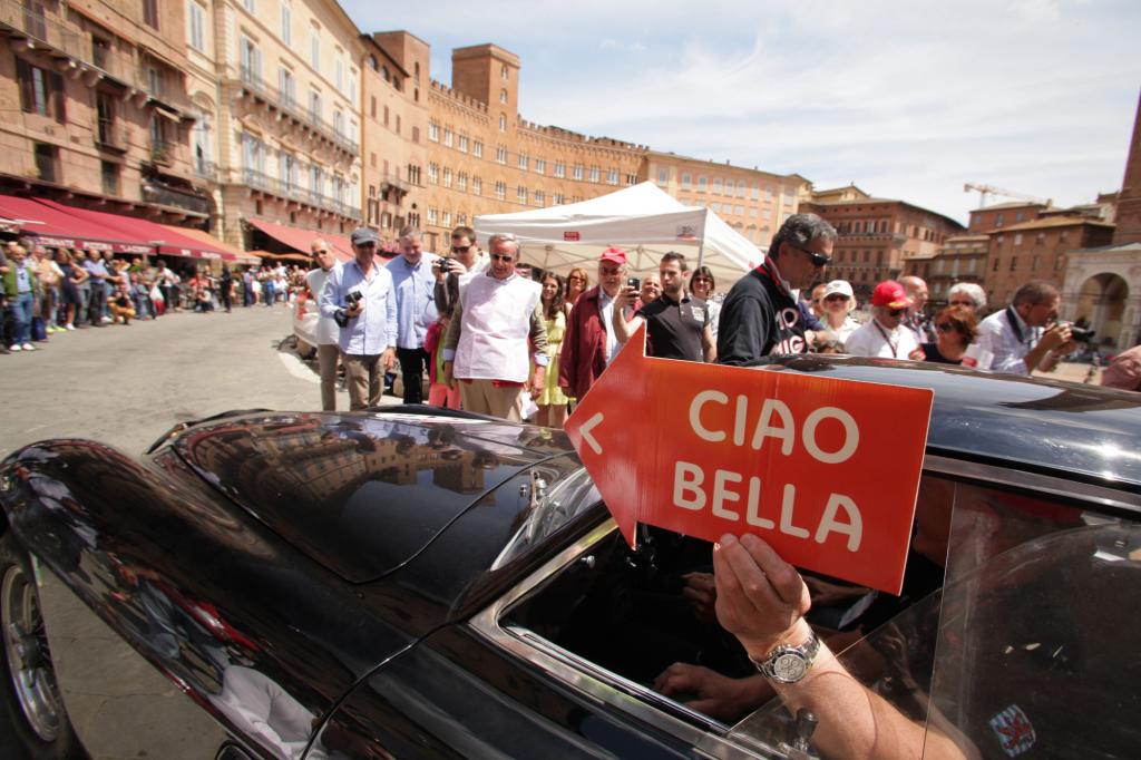 Wohl zu Scherzen aufgelegt? Der typische 1000-Miglia-Pfeil mal anders