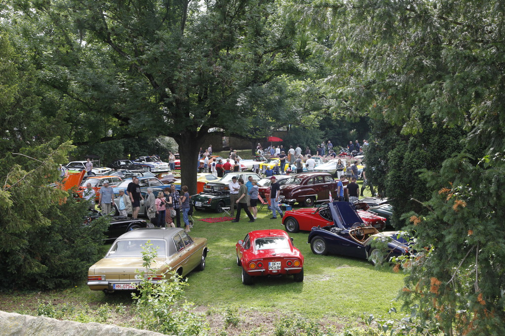 2000 Oldtimer zum 14. Klassikertreffen an den Opelvillen erwartet