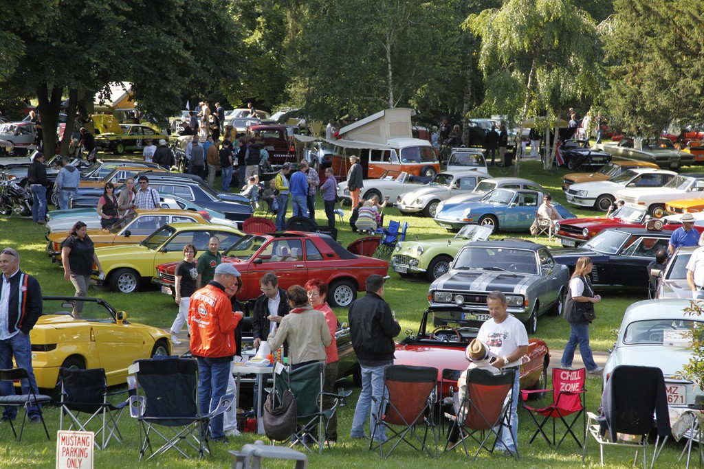 2000 Oldtimer zum 14. Klassikertreffen an den Opelvillen erwartet