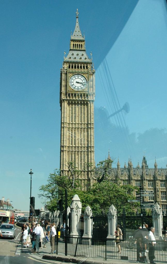 Berühmter Glockenturm: Big Ben bei den Parlamentsgebäuden. 