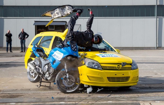 Crash-Test: Überstunden für die Schutzengel