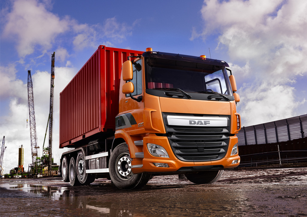 DAF führt Euro-6-Vierachser ein