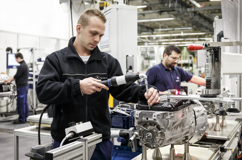 Daimler stellt 7600 Ferienarbeiter ein