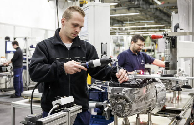 Daimler stellt 7600 Ferienarbeiter ein