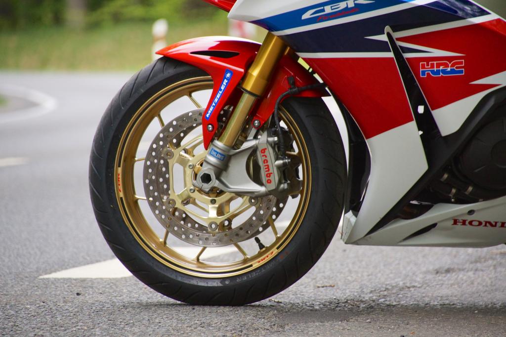 Die Brembo-Stopper harmonieren hervorragend mit Hondas _Combined ABS