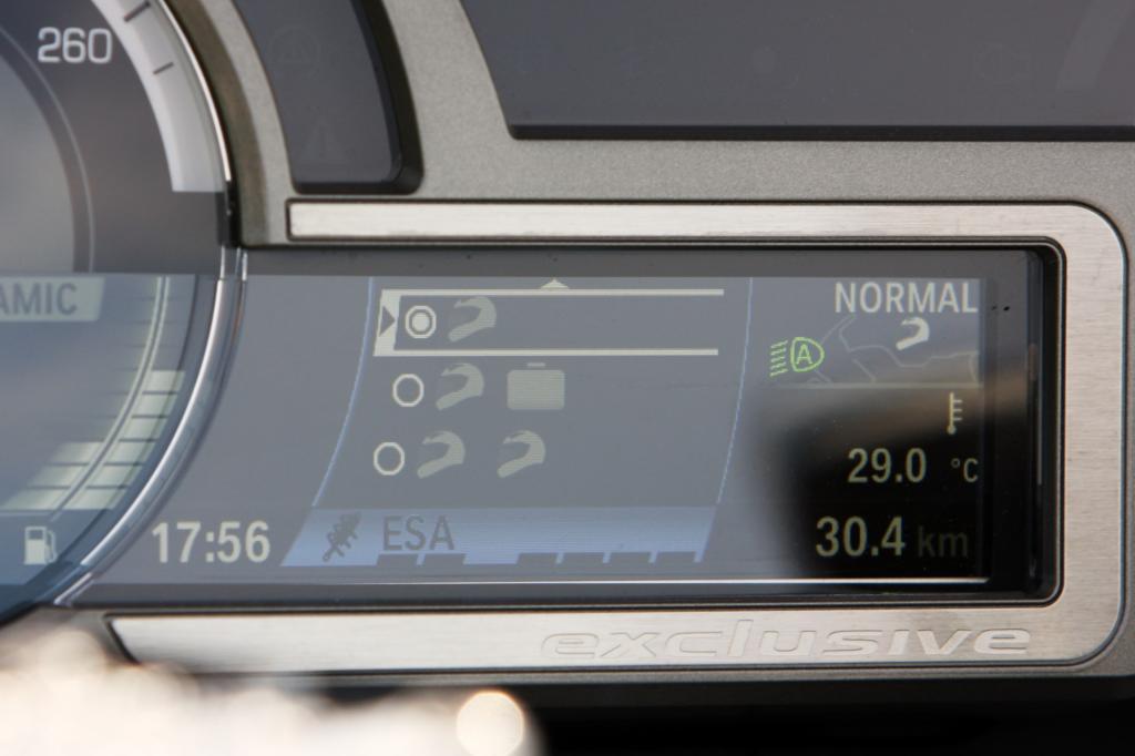 Die Info-Fülle im Cockpit, speziell im Bordcomputer, verlangt eine gereifte Persönlichkeit am Lenker