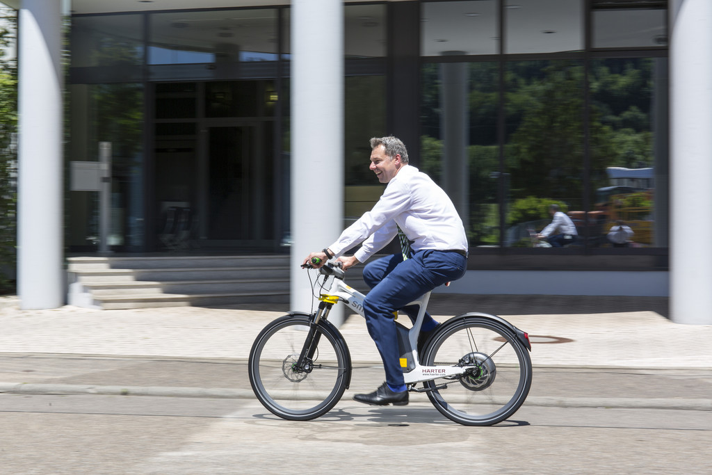 Eine Firma und 77 Smart Ebike