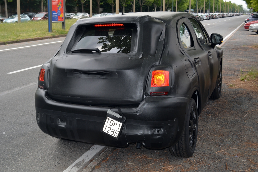 Erwischt: Blick ins Inneres eines Fiat 500X Erlkönigs
