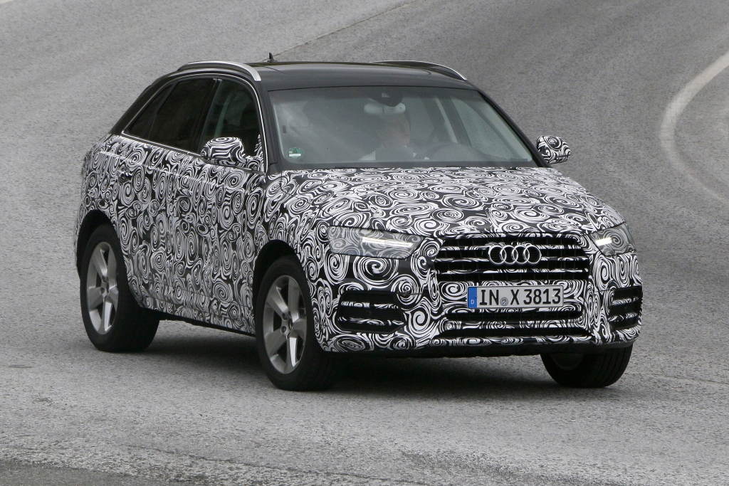 Erwischt: Erlkönig Audi Q3 Facelift trifft Erlkönig BMW X1