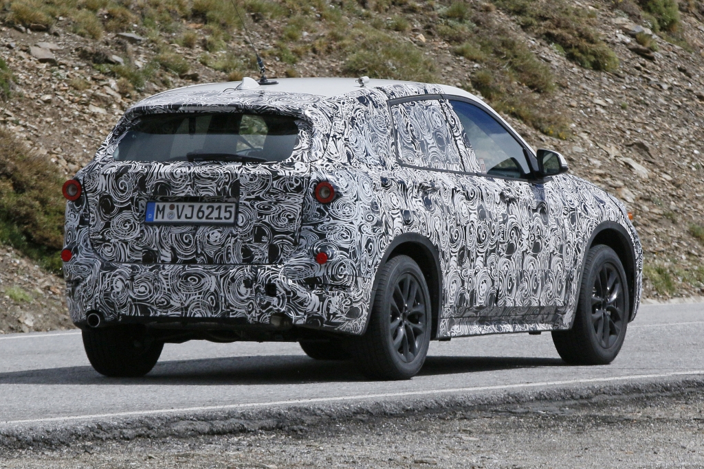 Erwischt: Erlkönig Audi Q3 Facelift trifft Erlkönig BMW X1