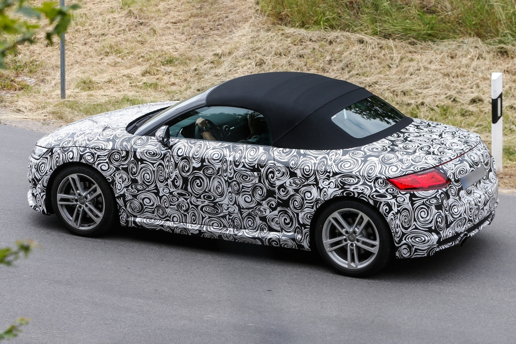 Erwischt: Erlkönig Audi TT Roadster - Dach ab, mehr drin