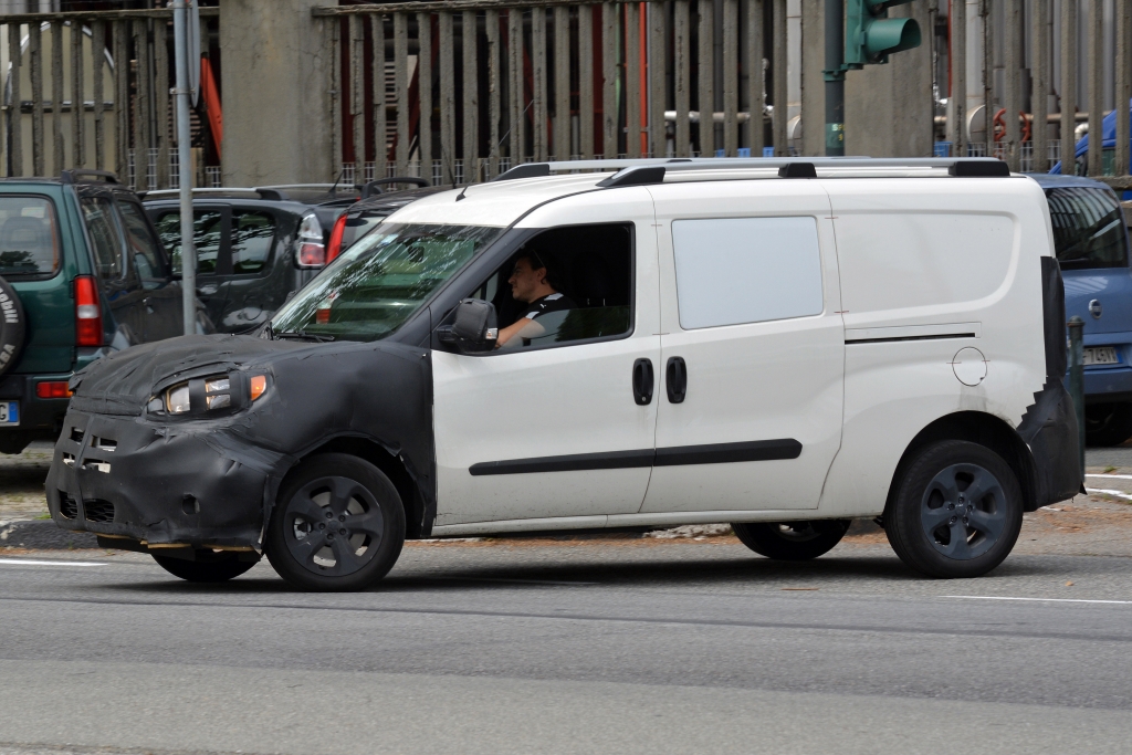 Erwischt: Erlkönig Fiat Doblo Facelift (2015)