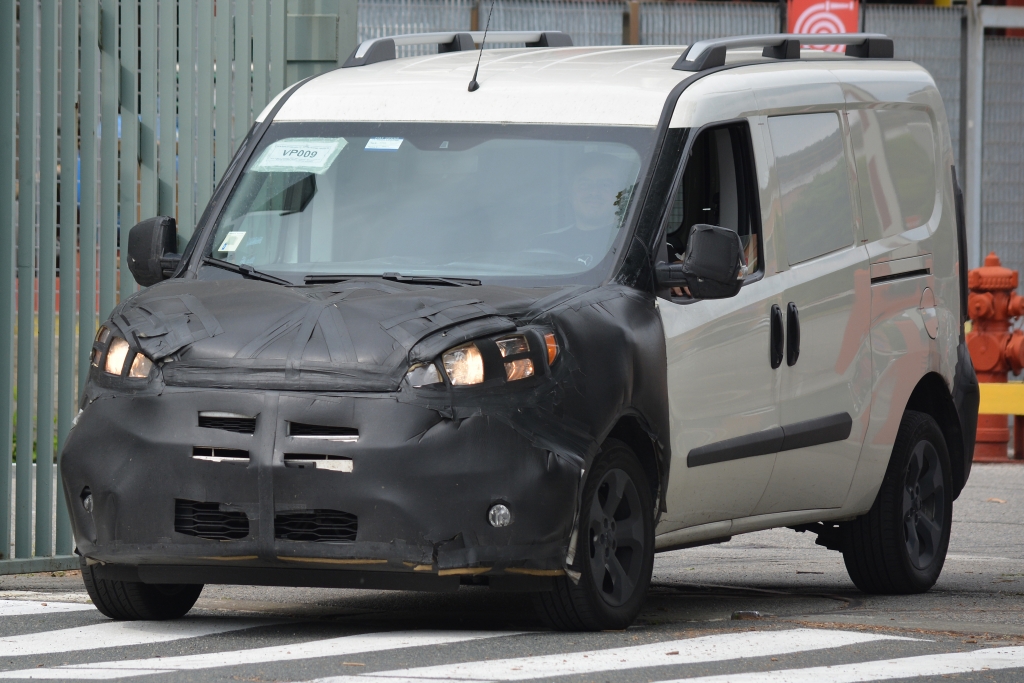 Erwischt: Erlkönig Fiat Doblo Facelift (2015)