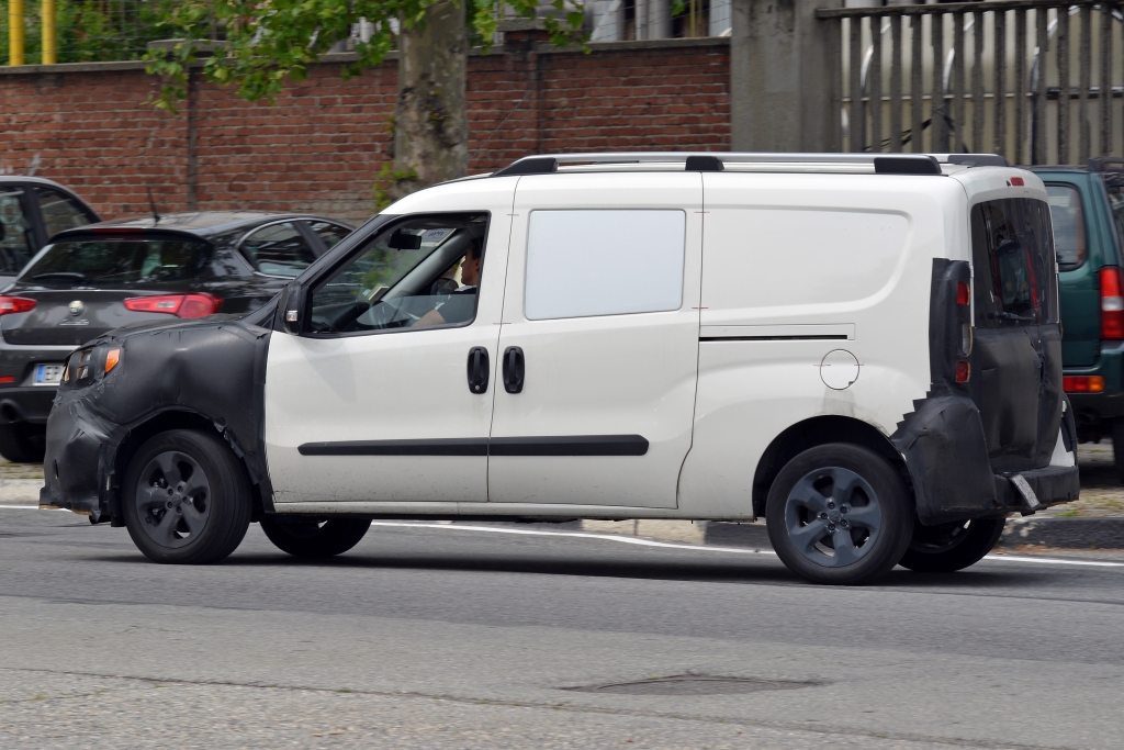 Erwischt: Erlkönig Fiat Doblo Facelift (2015)