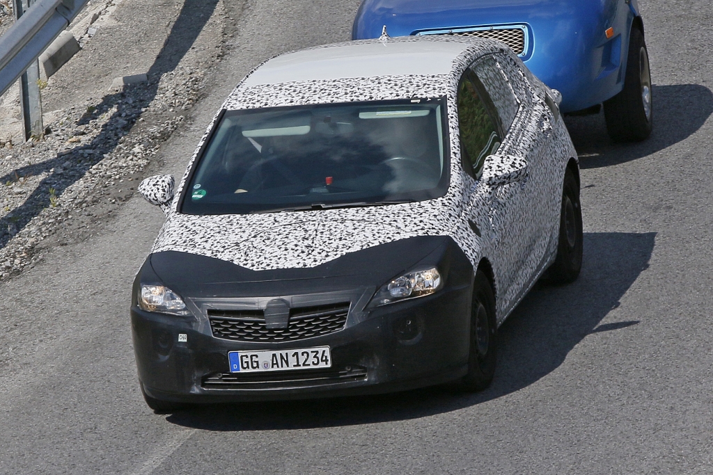Erwischt: Erlkönig Opel Astra in den Alpen gesichtet