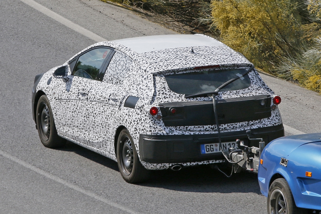 Erwischt: Erlkönig Opel Astra in den Alpen gesichtet