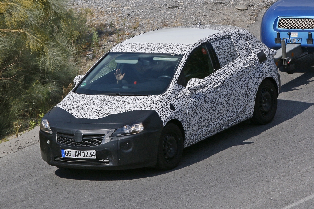 Erwischt: Erlkönig Opel Astra in den Alpen gesichtet