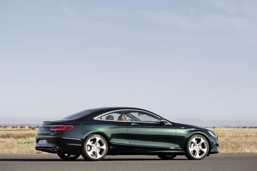 Exakt 125.961,50 Euro werden für den Zweitürer als S 500 fällig und damit rund 16.000 Euro mehr als für die vergleichbare Limousine; die Ausführung als S63 AMG 4Matic schlägt mit mindestens 170.000 Euro zu Buche.
