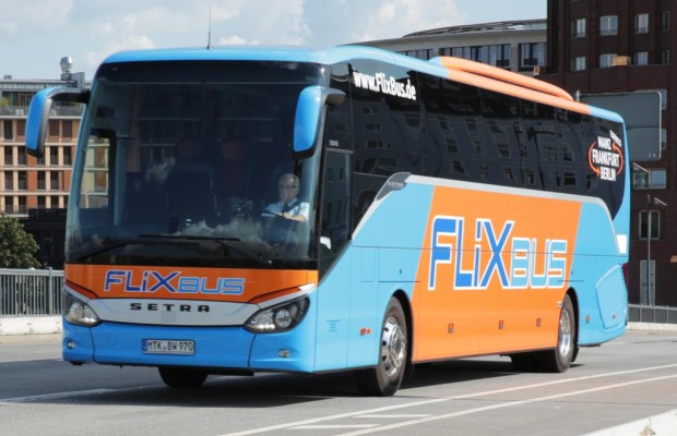 Fernbusse halten künftig an Bahnhöfen