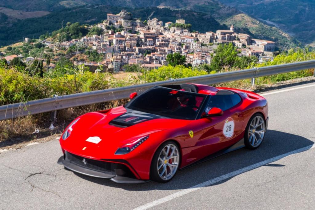 Ferrari F12 TRS - Supersportler mit doppeltem Einblick