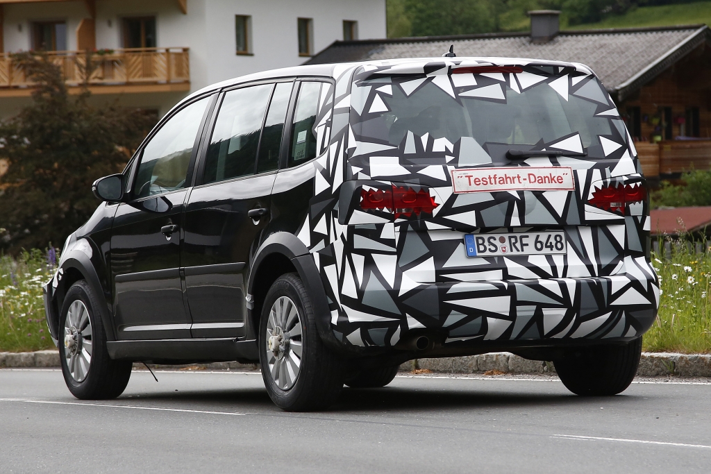 Gut getarnt - Der Skoda Roomster im Gewand des noch aktuellen VW Touran