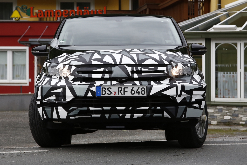 Gut getarnt - Der Skoda Roomster im Gewand des noch aktuellen VW Touran