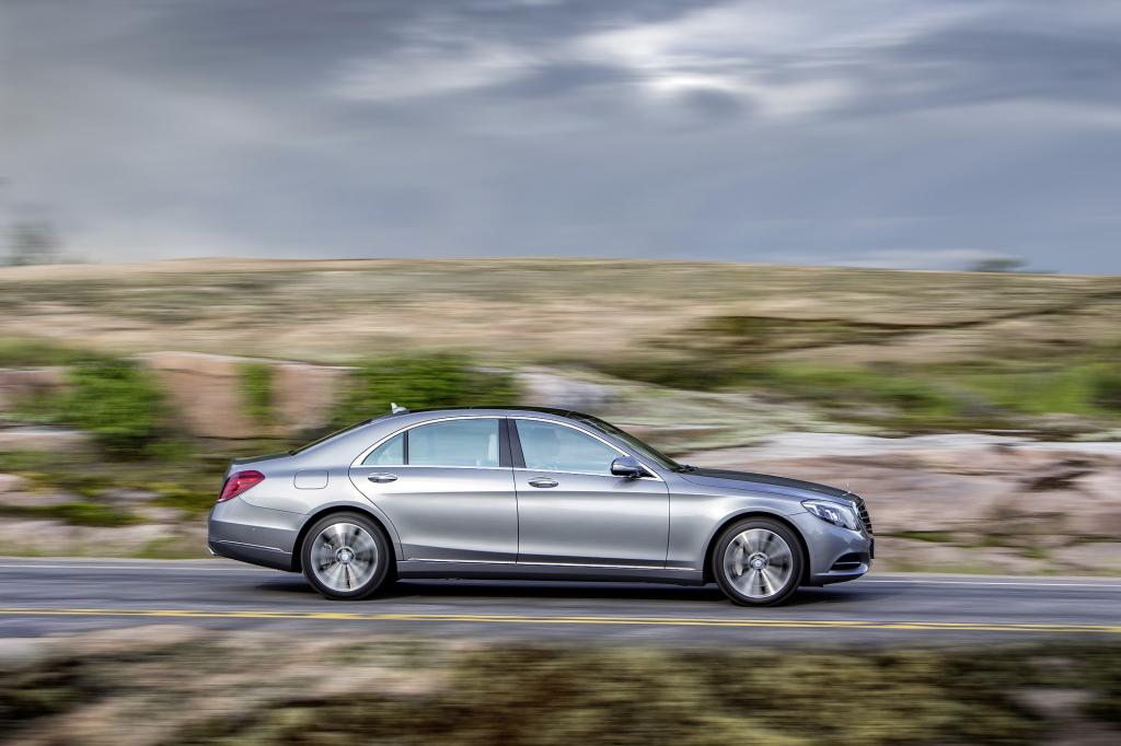 In jeder neuen Generation tritt das Spitzenmodell der Marke Mercedes mit dem Anspruch an, nichts weniger als das beste Auto der Welt zu sein.