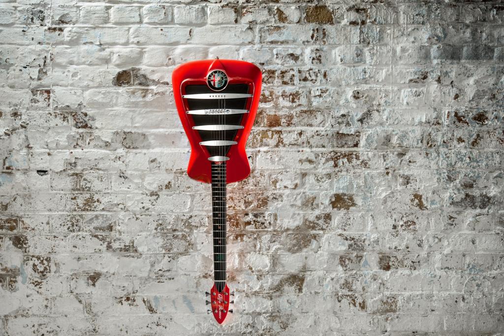 Lediglich elf dieser Gitarren werden in der Firma in englischen West Yorkshire handgefertigt. 