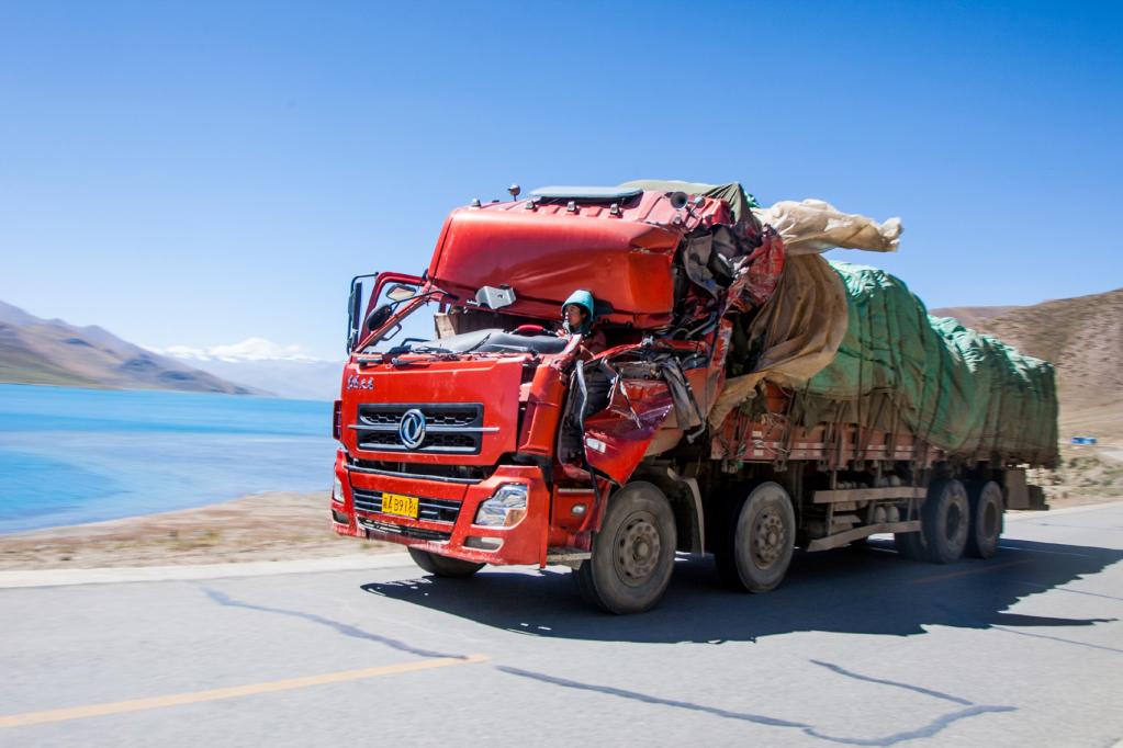 Lkw-Wahnsinn: Mit Schrottkarren durch Nepal
