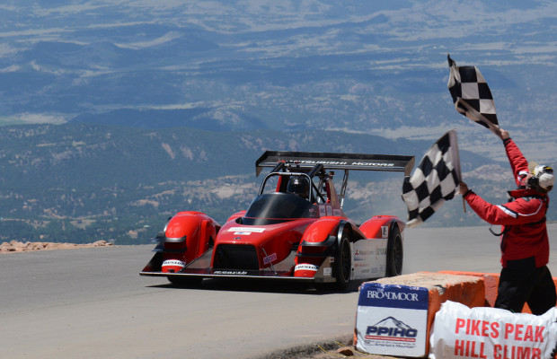 Mitsubishi feiert Doppelsieg am Pikes Peak