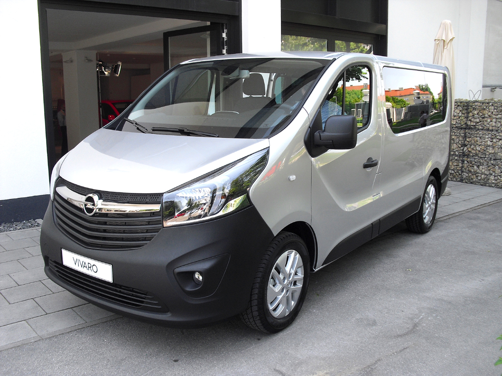 Opel Vivaro: Die Kombivariante ist für neun Personen ausgelegt. 