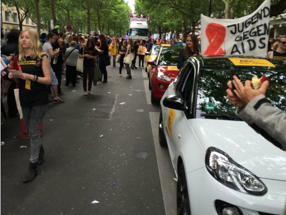 Opel fährt den Adam bei den Christopher Street Days auf