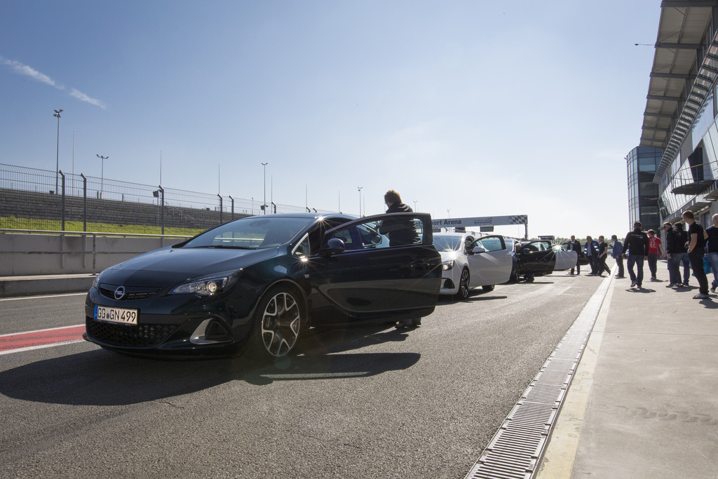 Oschersleben 2014: 60 000 Opel-Fans huldigen ihrer Marke