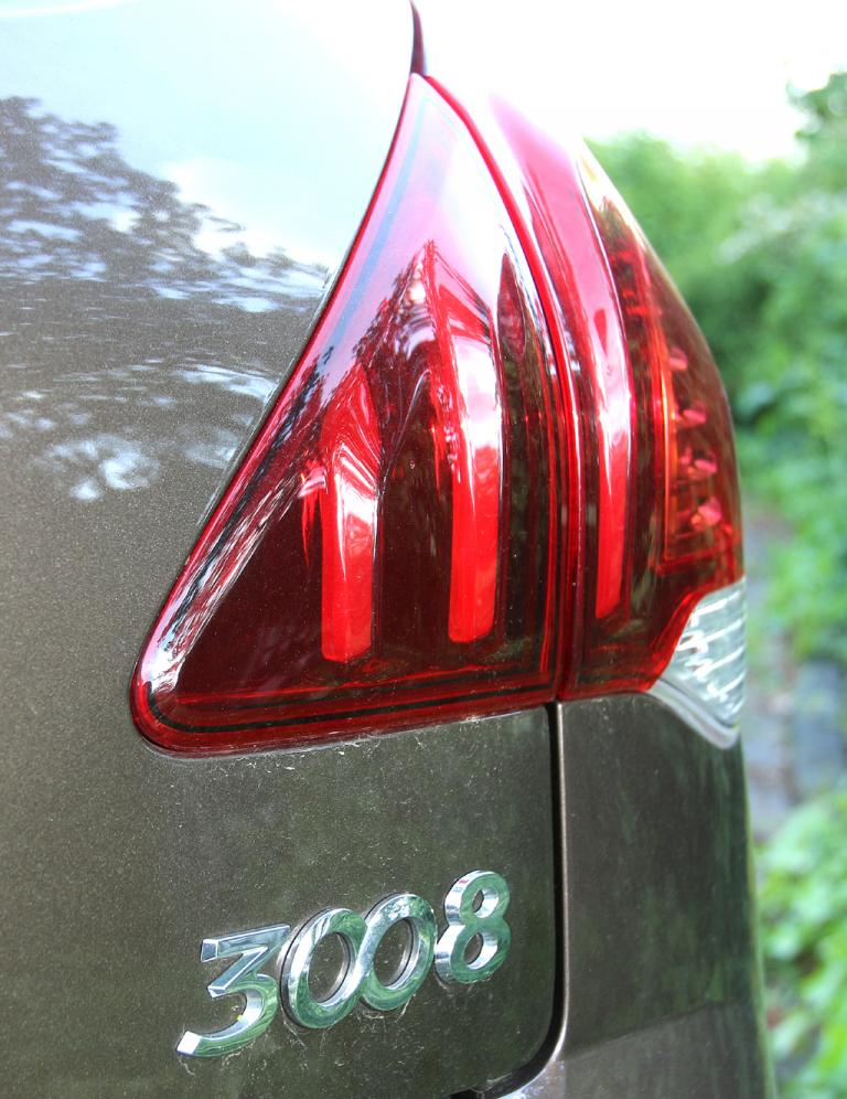 Peugeot 3008: Moderne Leuchteinheit hinten mit Modellkürzel. 