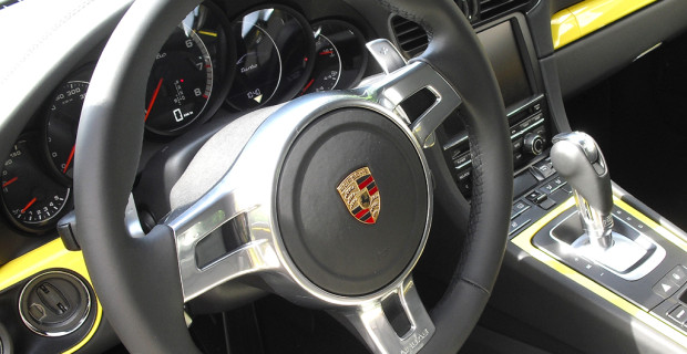 Porsche 911 Turbo: Blick ins sportlich-funktionelle Cockpit. 