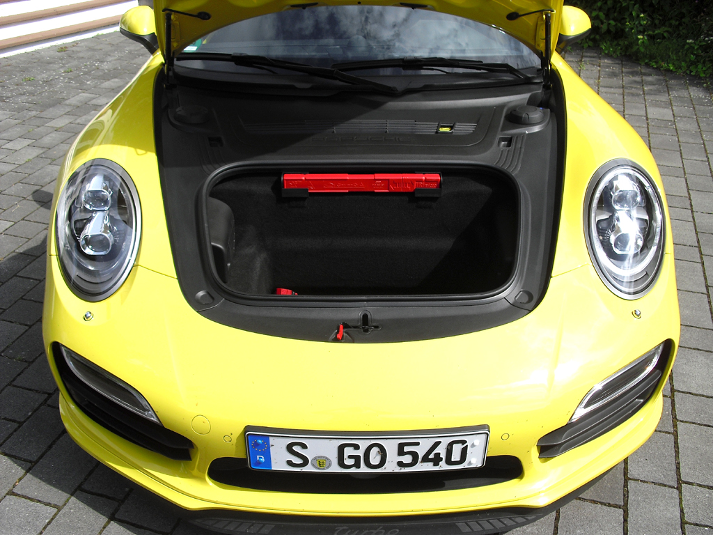 Porsche 911 Turbo: Das vordere Gepäckabteil fasst 115 Liter. 