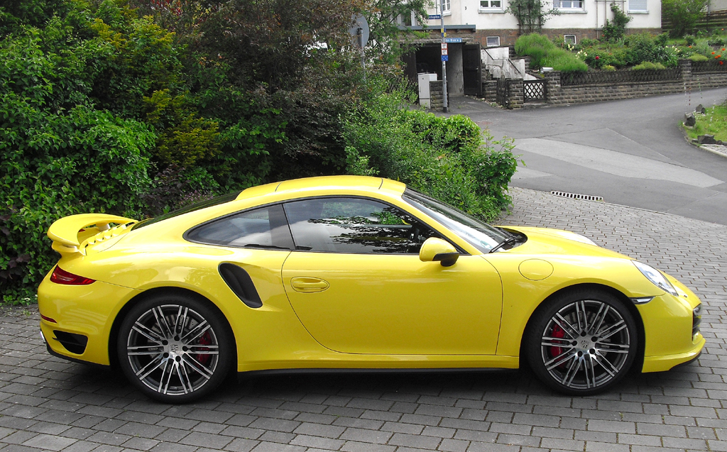 Porsche 911 Turbo: So sieht das 2+2-sitzige Coupé von der Seite aus. 