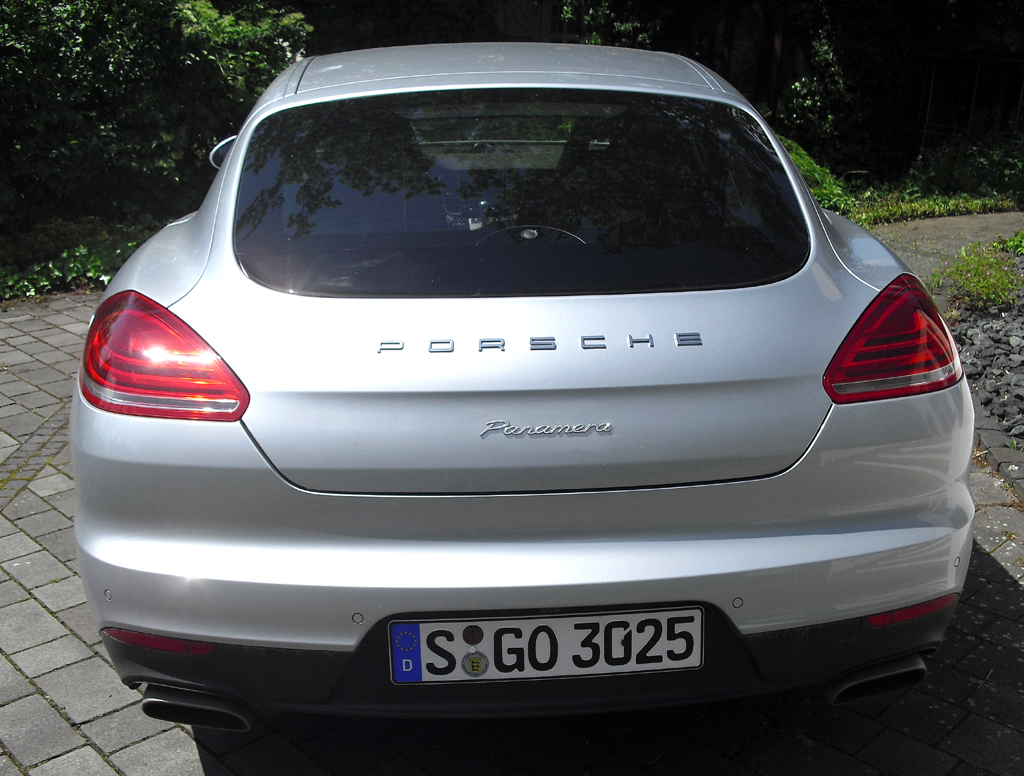 Porsche Panamera: Blick auf die Heckpartie. 