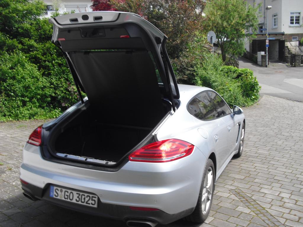 Porsche Panamera: Das Gepäckabteil fasst 445 bis 1263 Liter. 