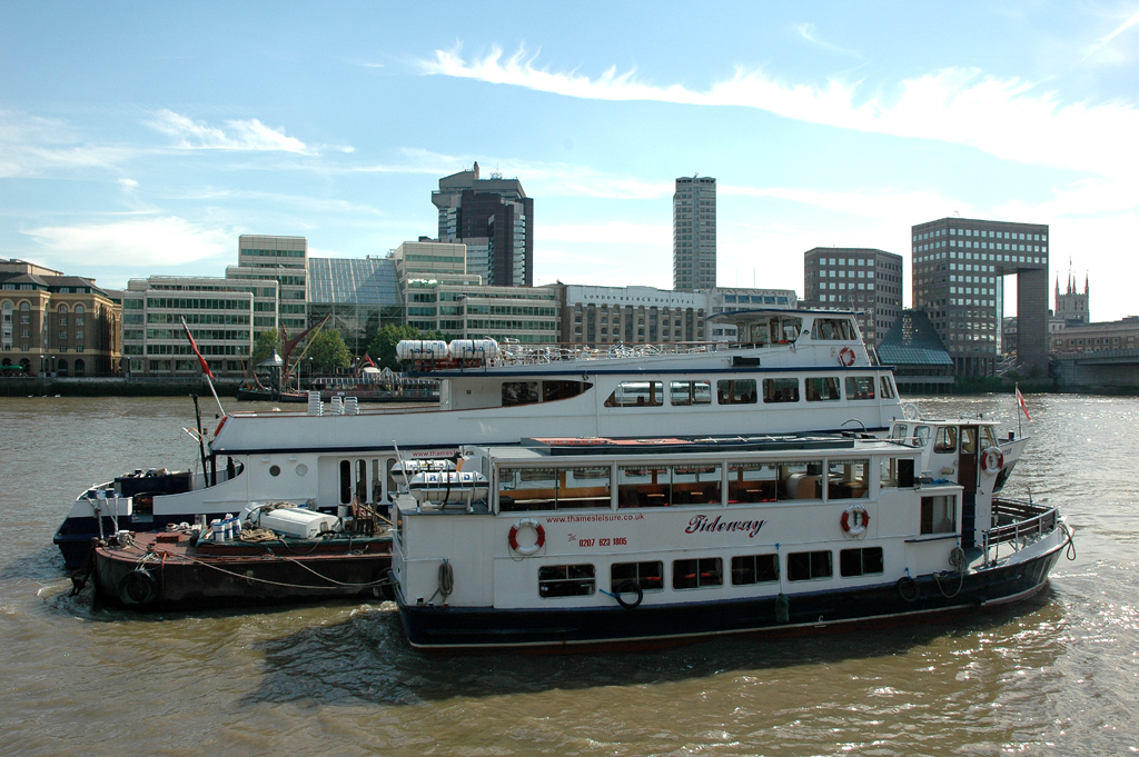 Schon früh eine Lebensader Londons: Schiffsverkehr auf der Themse. 
