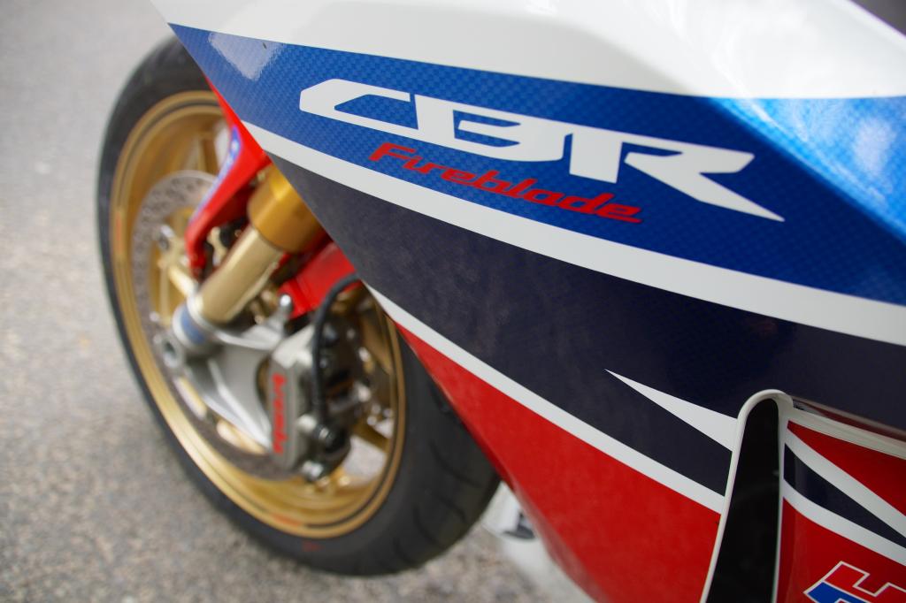 Seit 22 Jahren steht der Name _Fireblade_ bei Honda für käufliche Supersportler