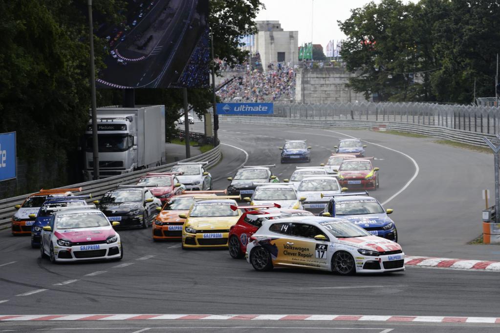 Skisprung-Legende Hannawald im Scirocco-Rennwagen