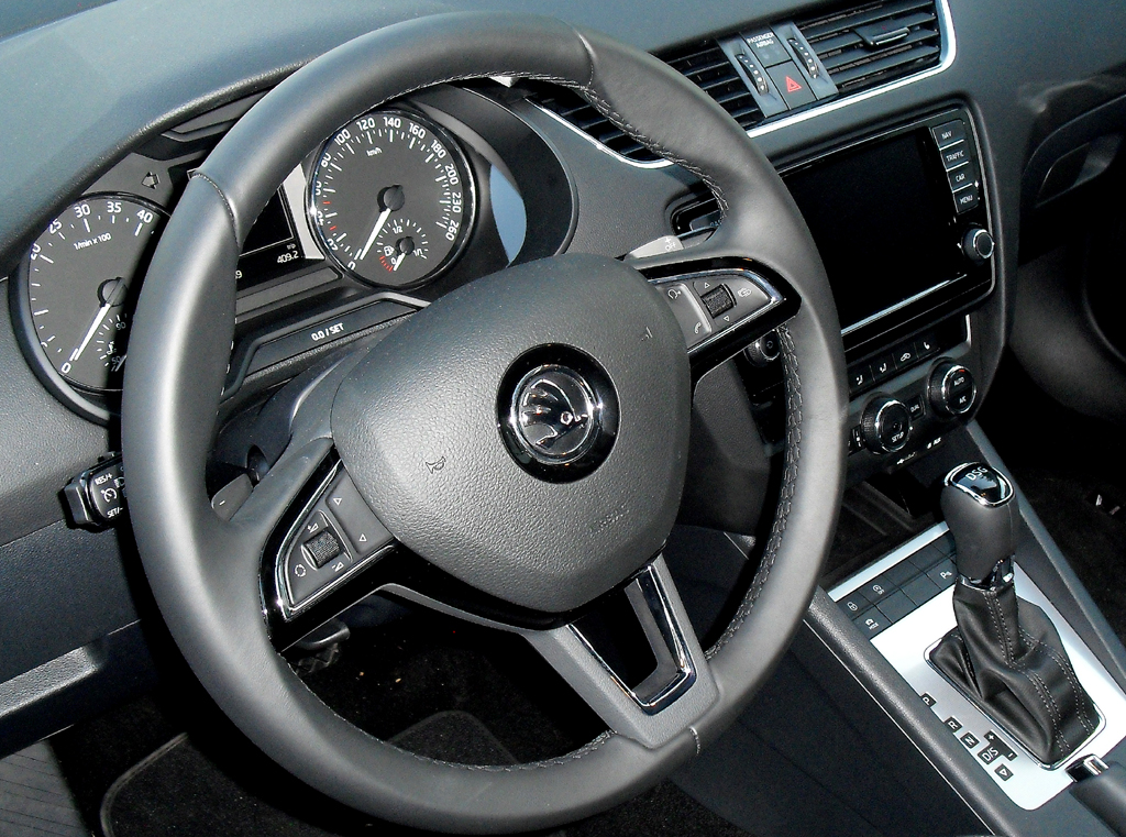 Skoda Octavia: Blick ins übersichtlich gestaltete Cockpit. 