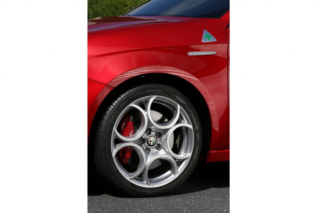Wenn Alfa Romeo einem Auto sein Quadrifolgio Verde aufs Blech pappt, dann hat die Vernunft Pause und das Vergnügen kann beginnen 